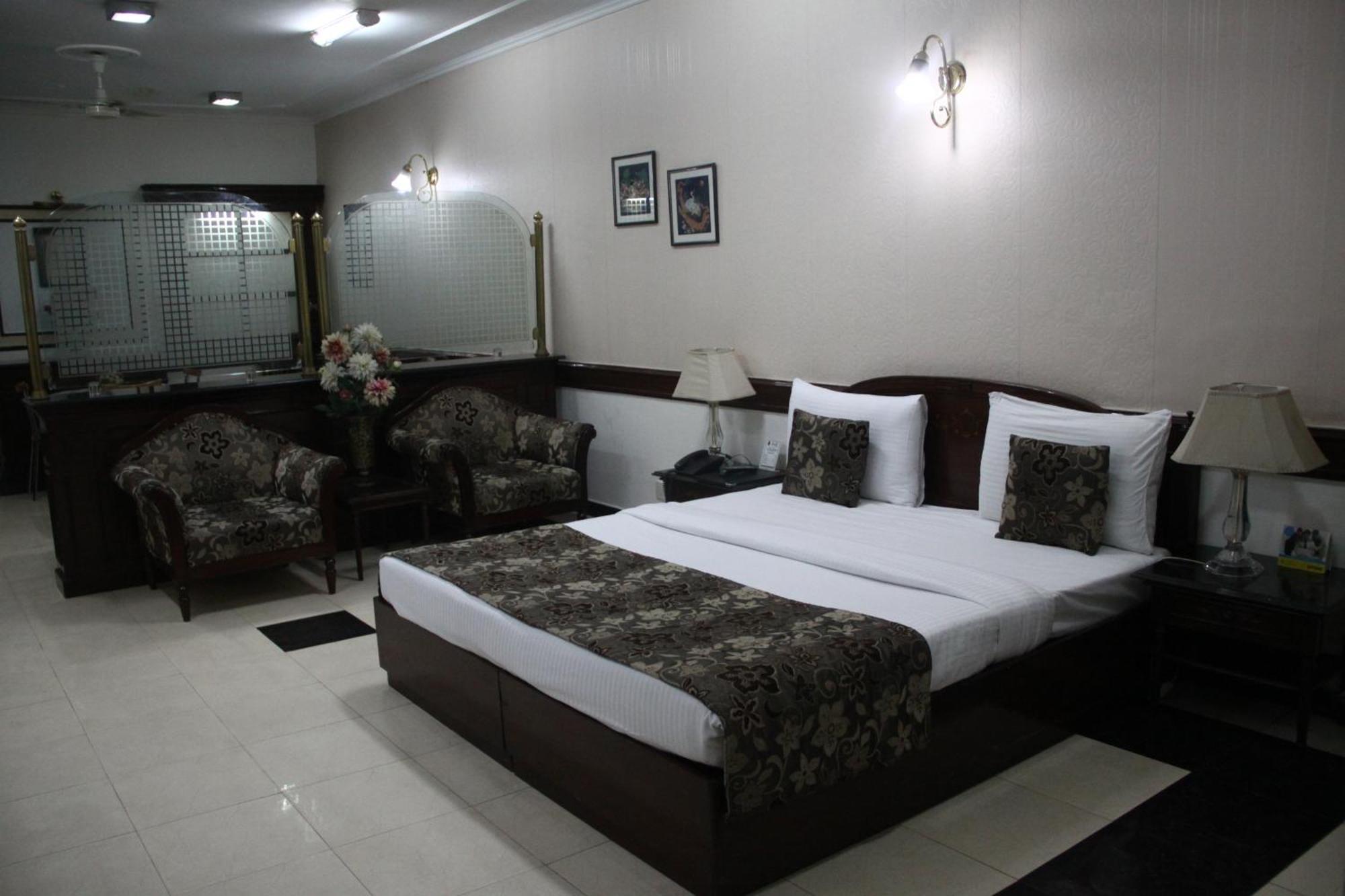 ניו דלהי Hotel Amar Inn- Lajpat Nagar Central Market מראה חיצוני תמונה
