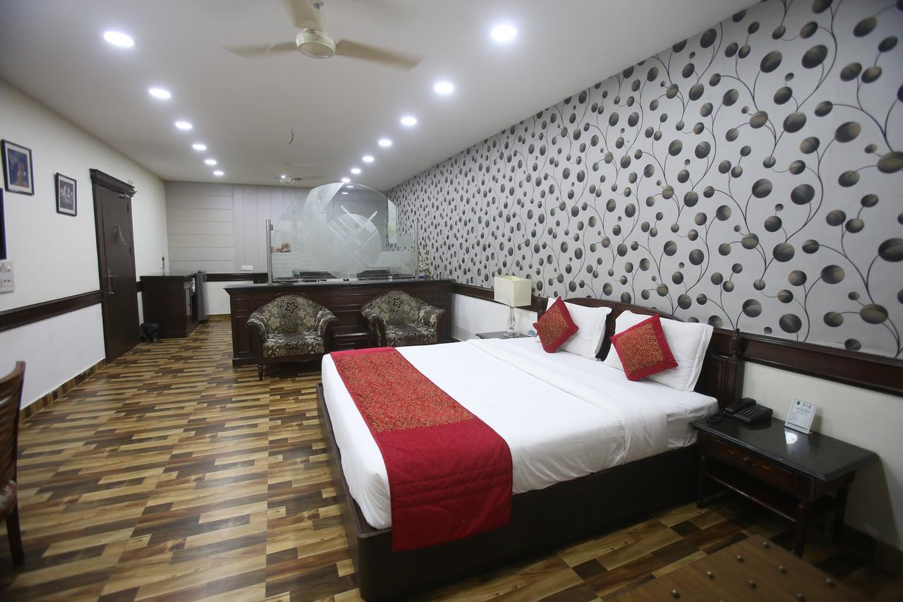 ניו דלהי Hotel Amar Inn- Lajpat Nagar Central Market מראה חיצוני תמונה